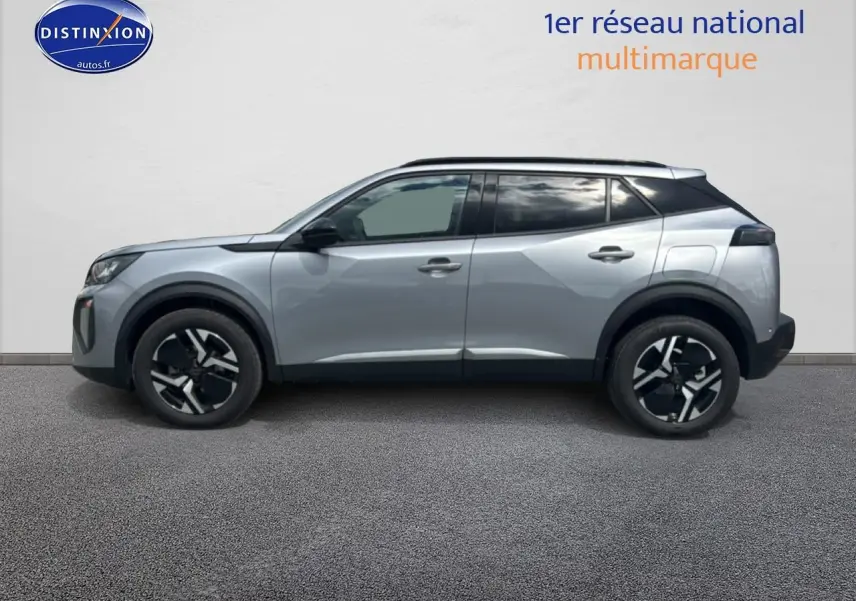 Peugeot 2008 gris artense vue de profil côté gauche avec jantes alliage et vitres teintées.