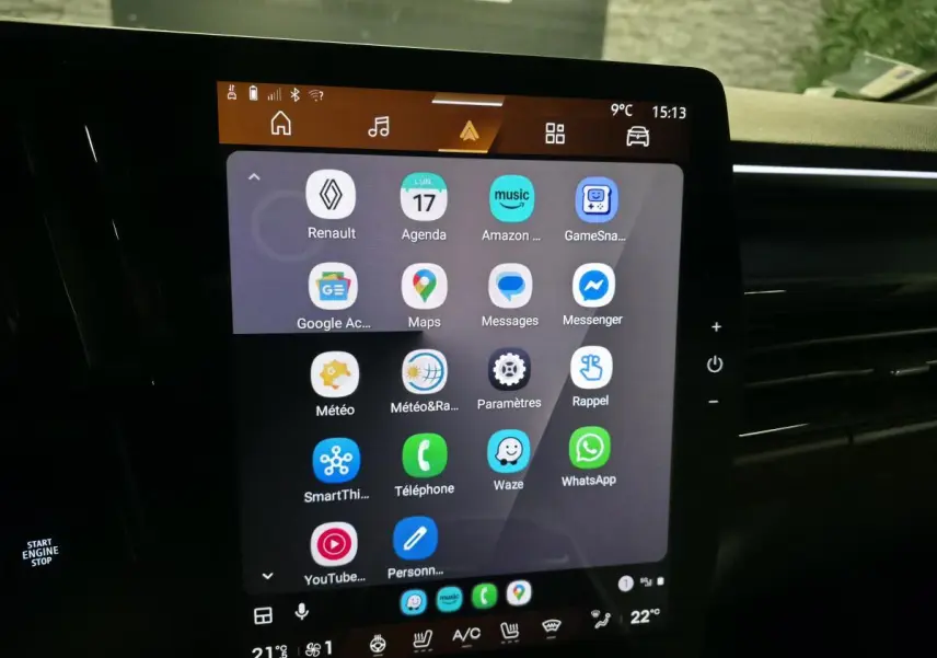 Écran tactile central du Renault Espace 2025 affichant l'interface multimédia OpenR Link avec applications connectées.