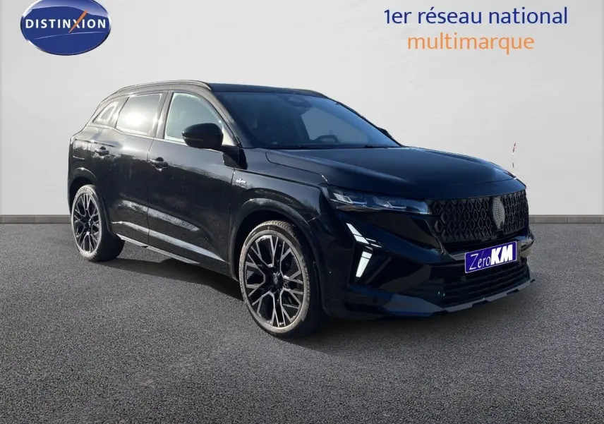 Renault Austral E-Tech hybride noir étoile métal, vue 3/4 avant avec jantes alliage distinctives et calandre moderne.