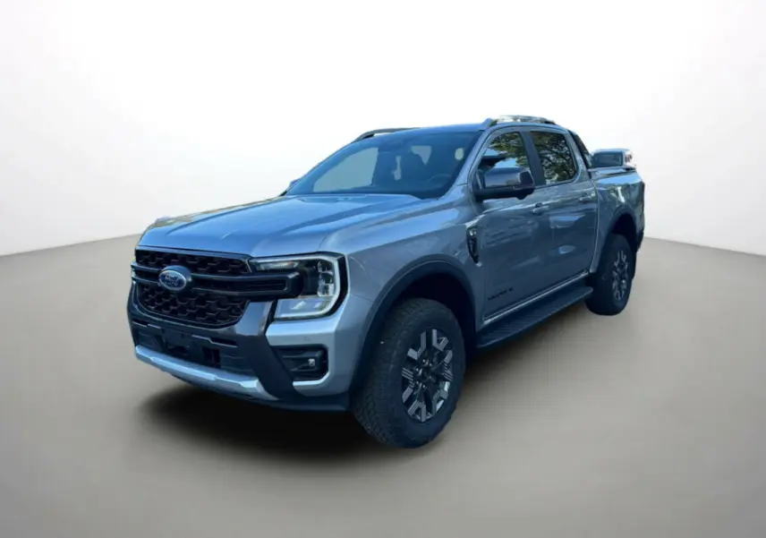 Ford Ranger PHEV gris iconic en 3/4 avant droit, double cabine avec jantes alu et barres de toit visibles.