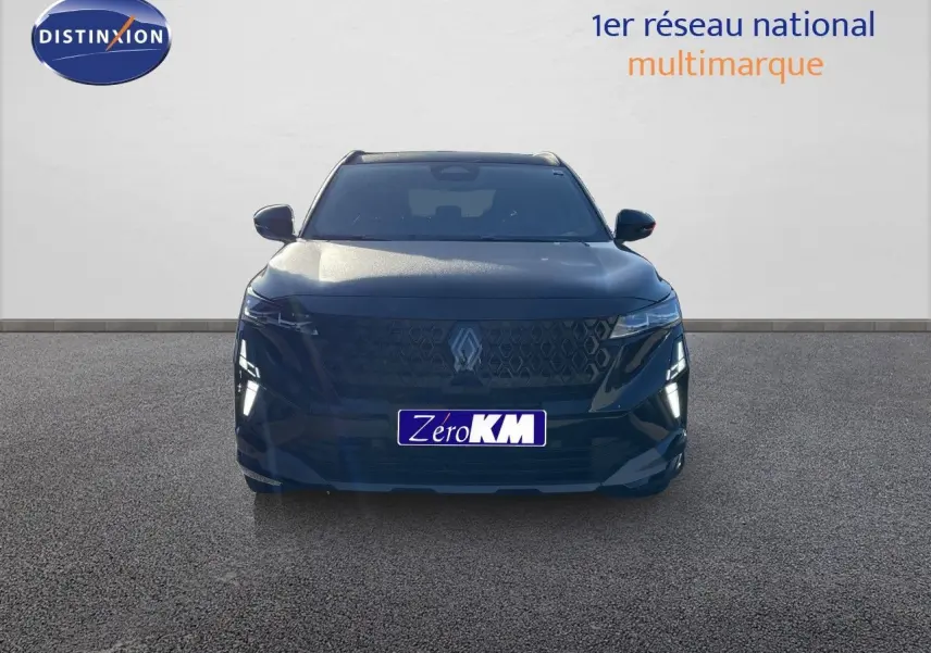 Vue frontale du Renault Austral E-Tech hybride noir étoile métal avec calandre et feux LED distinctifs.
