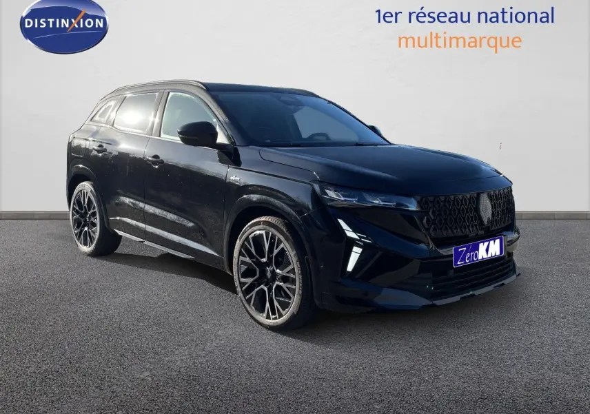 Renault Austral E-Tech hybride noir étoile métal, vue 3/4 avant droit avec jantes alliage et calandre distinctive.