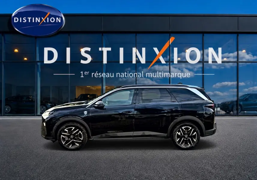 Peugeot 5008 Hybrid 145 GT noir vue de profil côté gauche, avec jantes alu et toit noir brillant.