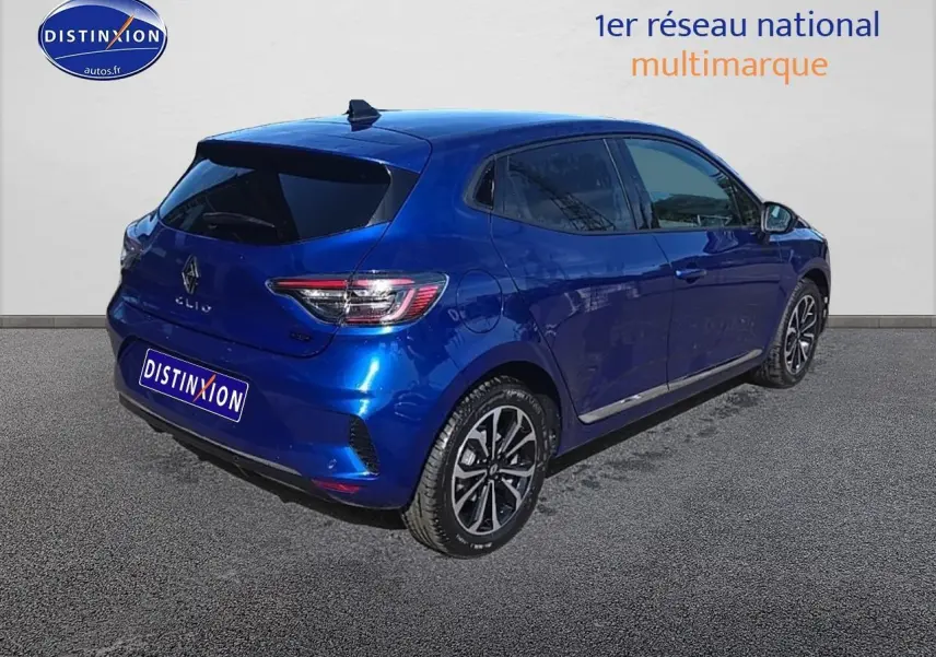 Renault Clio V bleu iron vue 3/4 arrière droit avec jantes alu et vitres surteintées