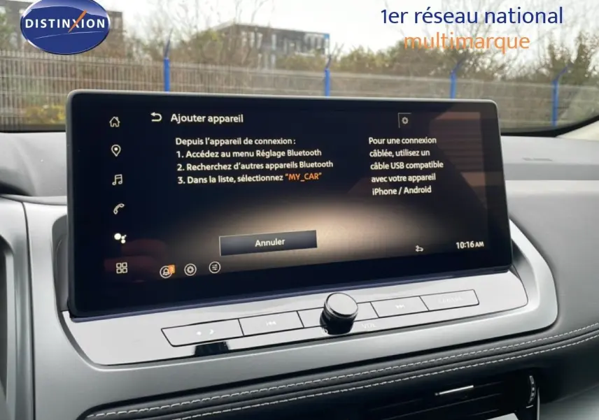Écran tactile central du Nissan Qashqai 2025 en noir perle métal, affichant le menu de connexion Bluetooth.