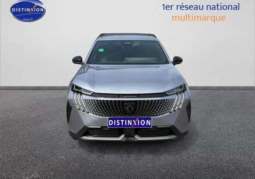 Peugeot 5008 Hybrid 145 allure e-dcs6 gris artense vue de face avec calandre distinctive et phares LED.