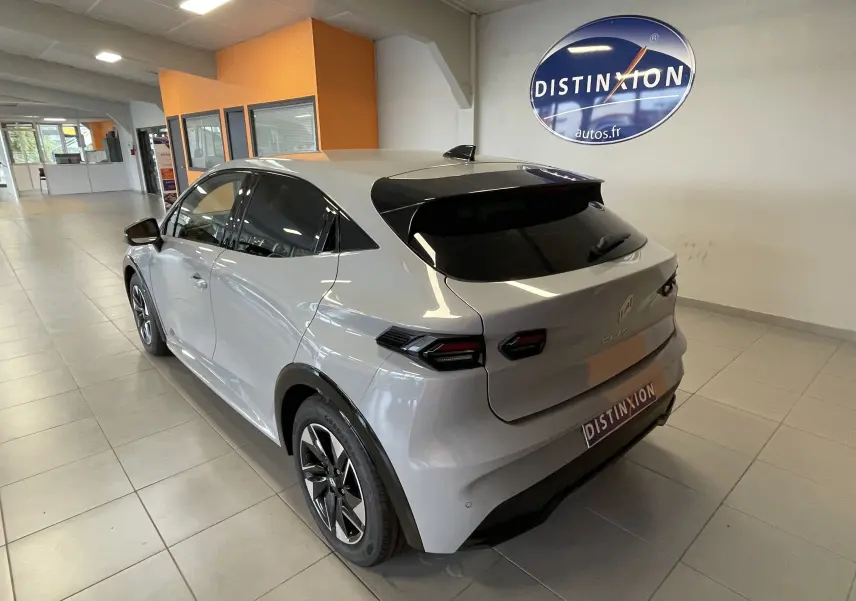 Écran tactile intérieur de la Renault Clio VI TCe 115ch Techno affichant les réglages de conduite en mode Confort.