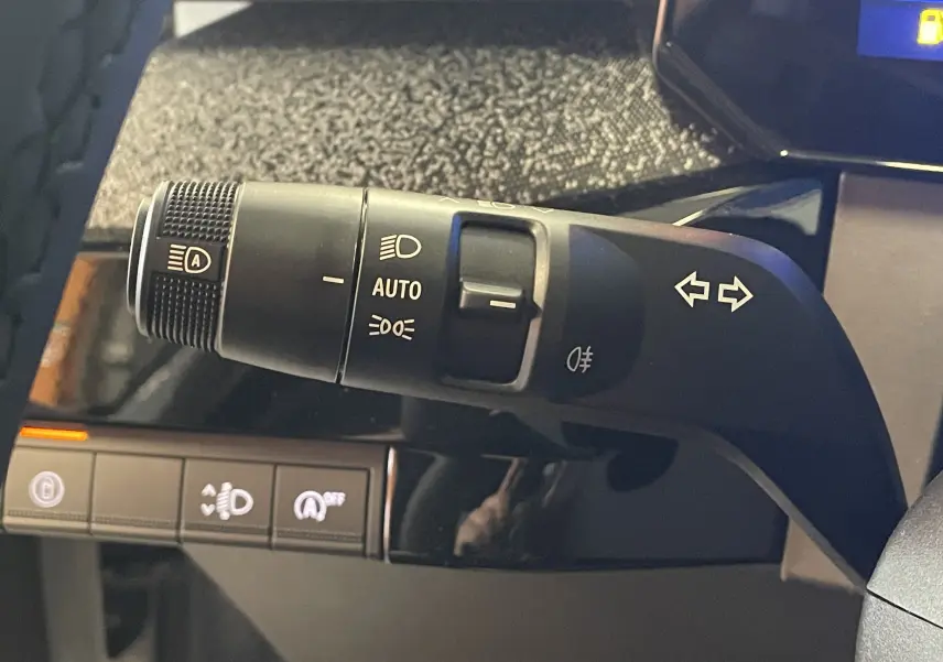 Écran tactile central de la Renault Clio VI TCe 115ch Techno affichant Google Maps, avec bouton Start/Stop visible en bas.