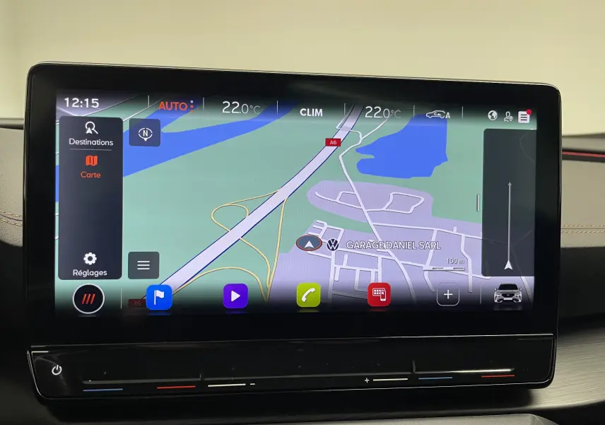 Écran tactile central affichant la navigation dans une CUPRA Formentor 1.5 TSI 150 DSG7 VZ-LINE 2023.