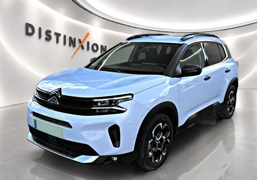 Vue 3/4 avant droit d'un Citroën C5 Aircross blanc avec toit noir et jantes alu noires au design hexagonal.