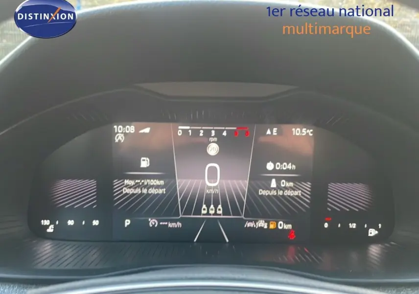 Tableau de bord numérique du Skoda Kamiq 2025 affichant la vitesse à 0 km/h et diverses informations de conduite.