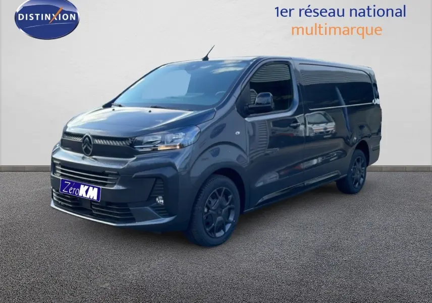 Citroën Jumpy Van Long L3 gris titane métal, vue 3/4 avant droit mettant en valeur sa silhouette allongée.