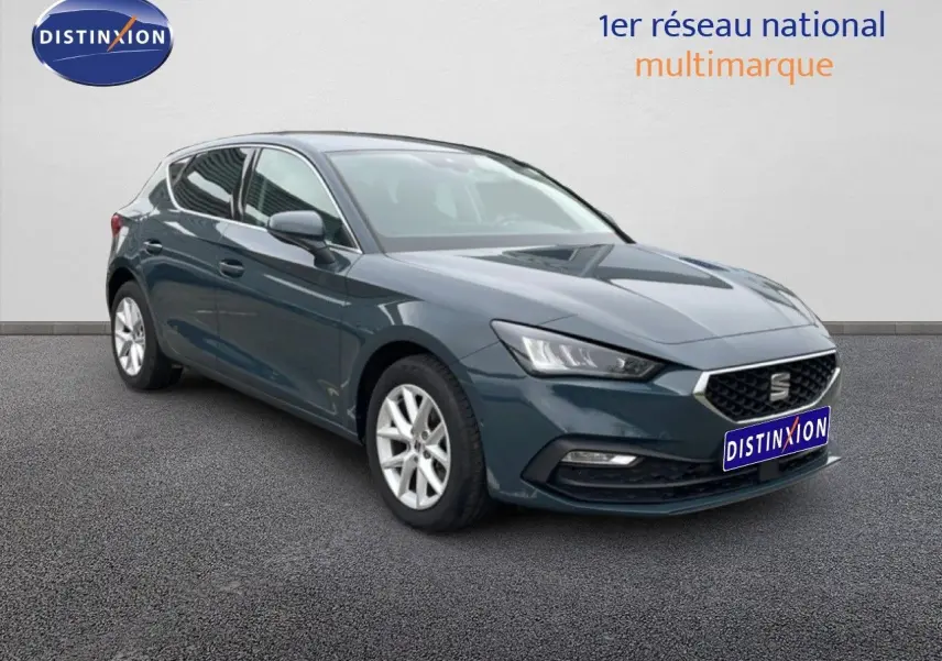 SEAT Leon 2.0 TDI gris magnétique métal vue 3/4 avant droit, avec jantes alliage et calandre distinctive.