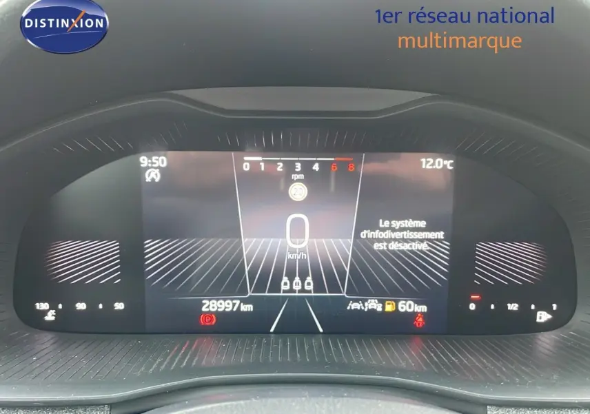 Tableau de bord numérique du Skoda Kamiq 2024 affichant 28997 km, vitesse à 0 km/h et température extérieure à 12°C.