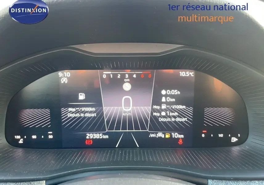 Tableau de bord numérique du Skoda Kamiq gris graphite 2024 affichant vitesse zéro et 29 385 km au compteur.