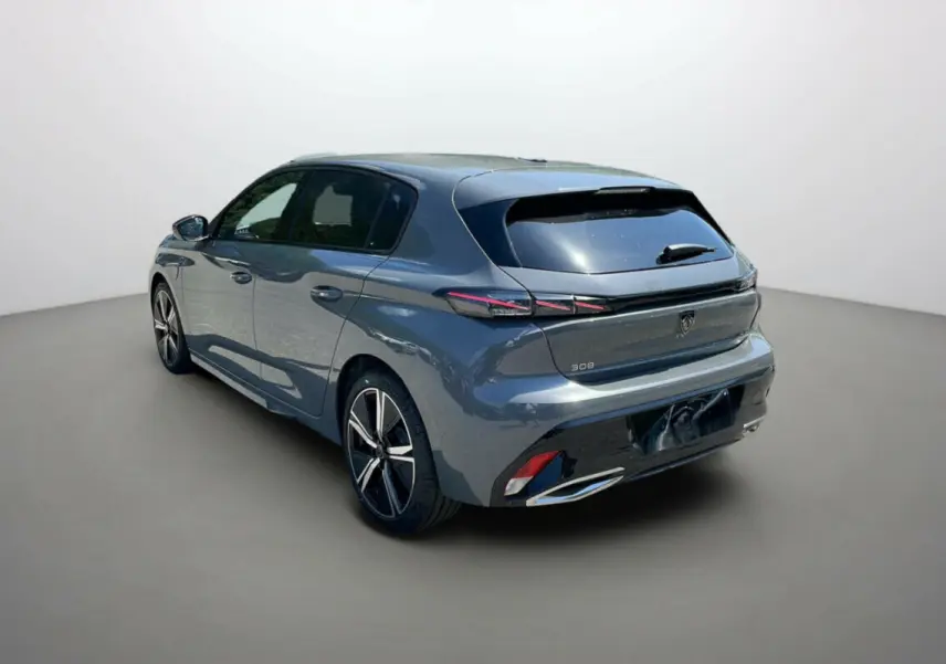 PEUGEOT 308 1.5 HDI 130 EAT8 GT gris selenium vue 3/4 arrière droit avec feux arrière LED distinctifs.