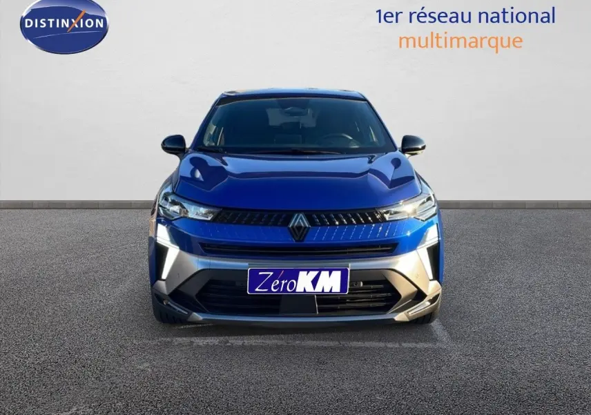 Vue frontale du Renault Captur E-Tech hybride 2025 en bleu Iron Metal avec toit noir et éclairage LED distinctif.