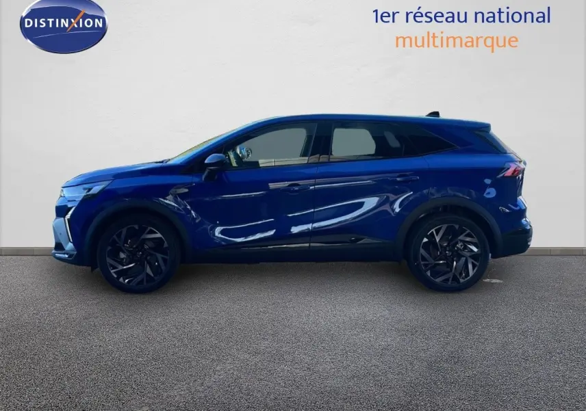 Profil côté gauche du Renault SYMBIOZ E-TECH Full Hybrid 145 Esprit Alpine en bleu Iron Metal, avec jantes noires distinctives.