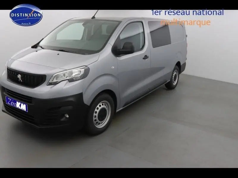 Peugeot Expert Fourgon XL gris acier métal vu en 3/4 avant droit dans un studio lumineux avec double portes arrière.