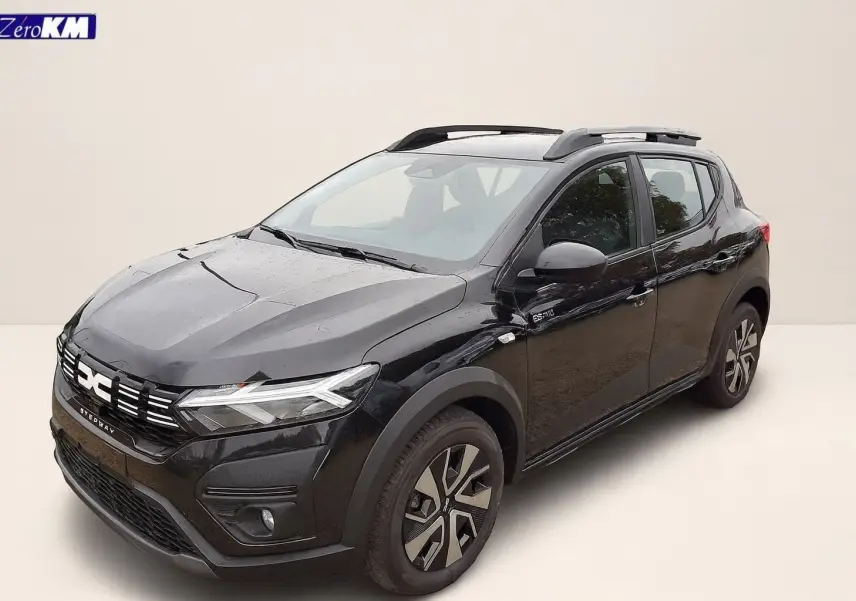 Vue 3/4 avant droite d'une Dacia Sandero Stepway noire nacrée avec barres de toit et jantes 16 pouces.