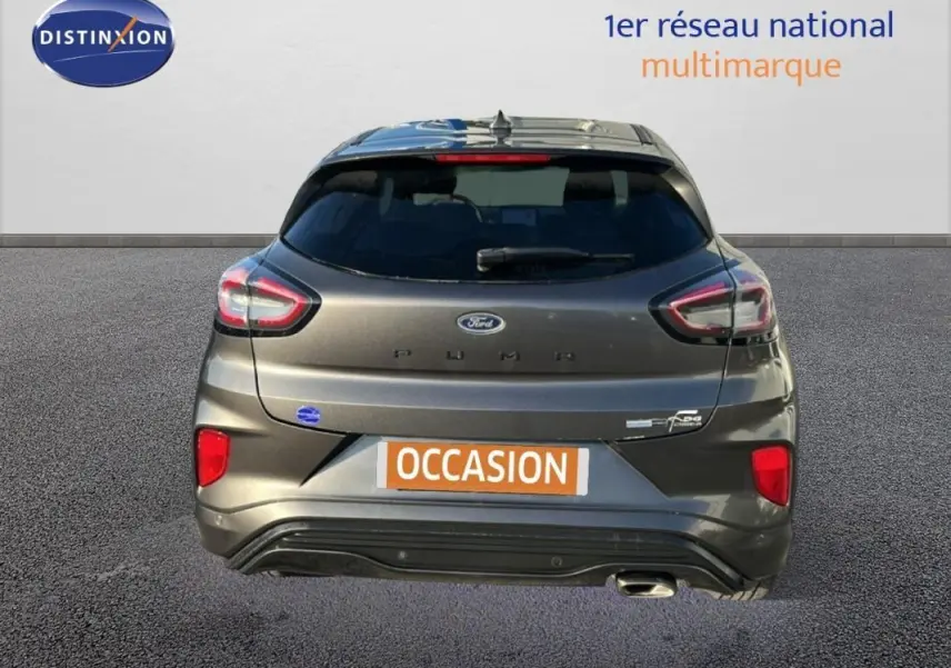 Vue arrière d'une Ford Puma gris foncé avec feux LED et plaque d'immatriculation "OCCASION" visible.