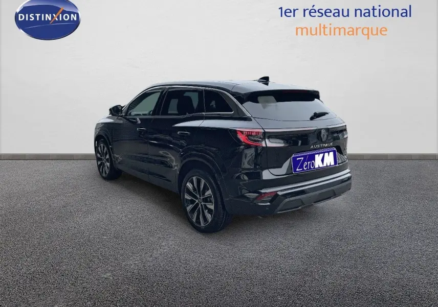 Vue 3/4 arrière droite d'un Renault Austral noir étoile métal, mettant en valeur ses feux LED et ses jantes biton.