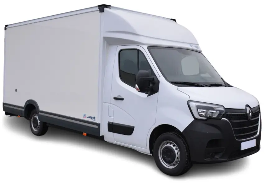 Renault Master Plancher Cabine blanc en 3/4 avant droit avec caisse box blanche et pare-chocs noirs.