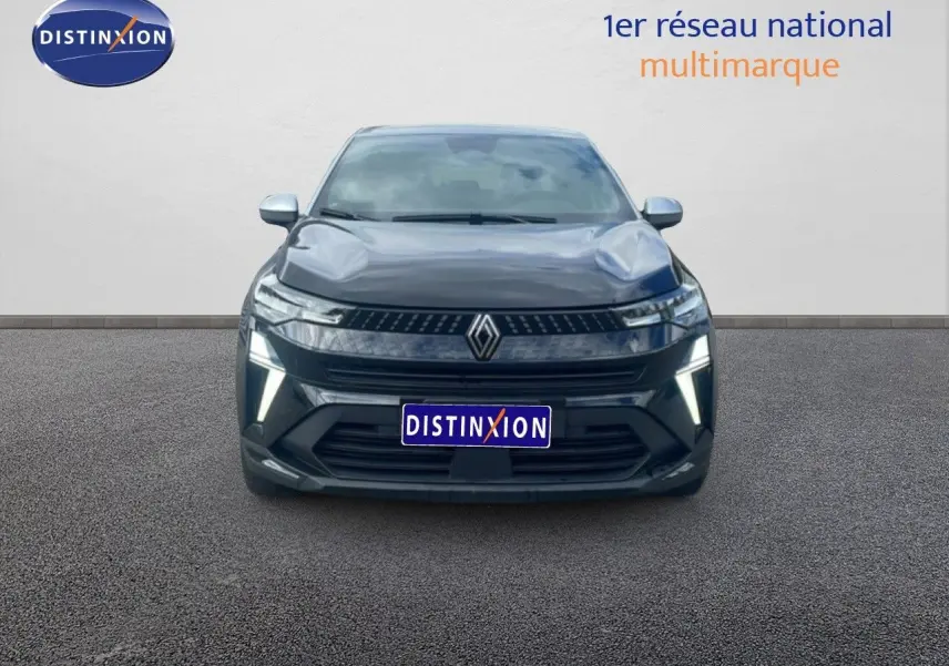 Vue frontale du Renault Captur 2025 noir étoile métal avec calandre moderne et feux LED en forme de V.