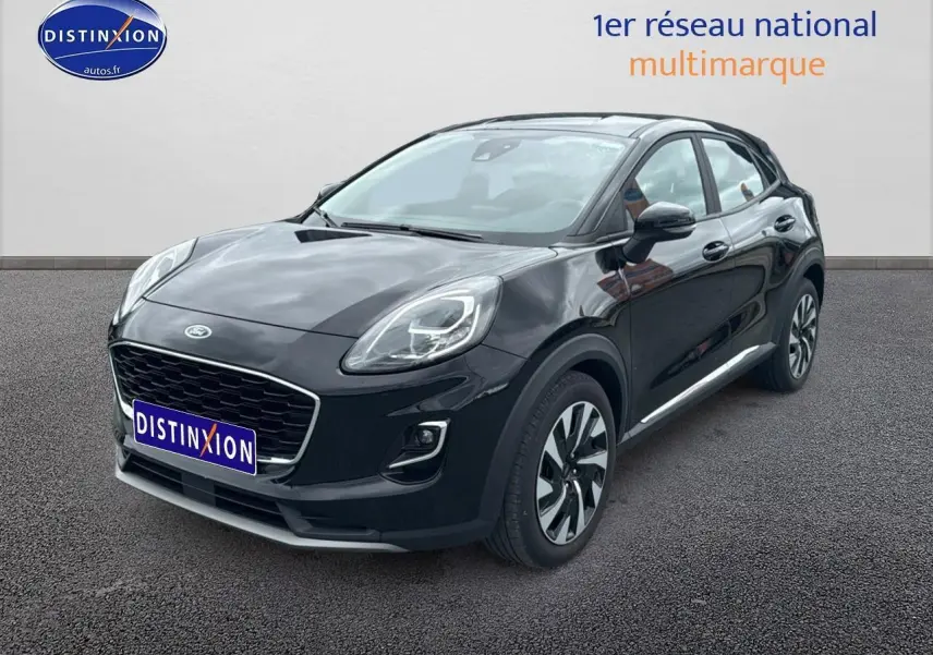 Ford Puma noir vue 3/4 avant droit avec phares LED et jantes alliage distinctives.