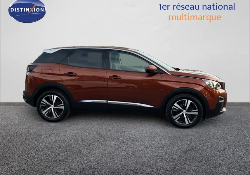 Peugeot 3008 Cooper Metal en profil droit, SUV compact diesel 2019 avec jantes alliage et toit noir contrasté.
