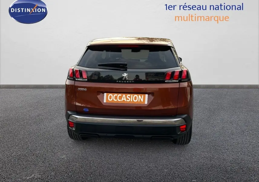 Vue arrière du Peugeot 3008 Cooper Metal 2019 avec feux distinctifs et plaque d'occasion orange.