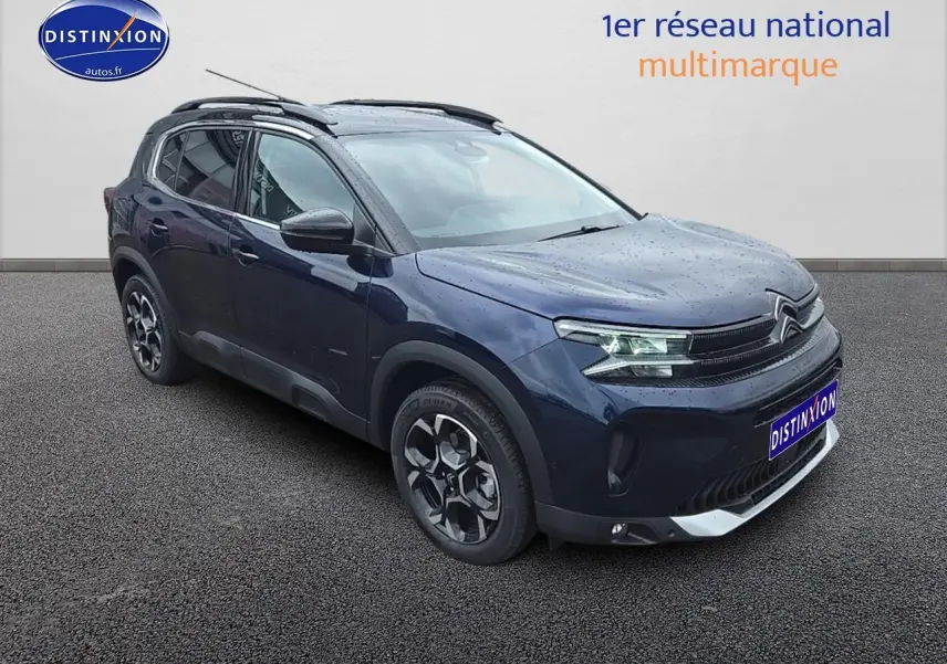 Citroën C5 Aircross bleu eclipse en 3/4 avant droit, avec jantes alliage et toit noir contrasté.