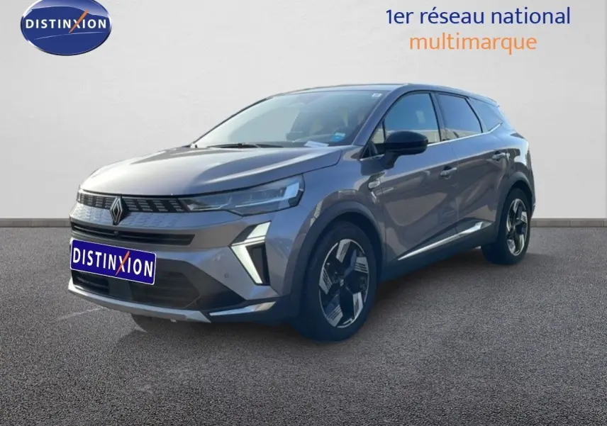 Renault Symbioz gris cassiopée métal en 3/4 avant droit, avec calandre moderne et jantes distinctives.