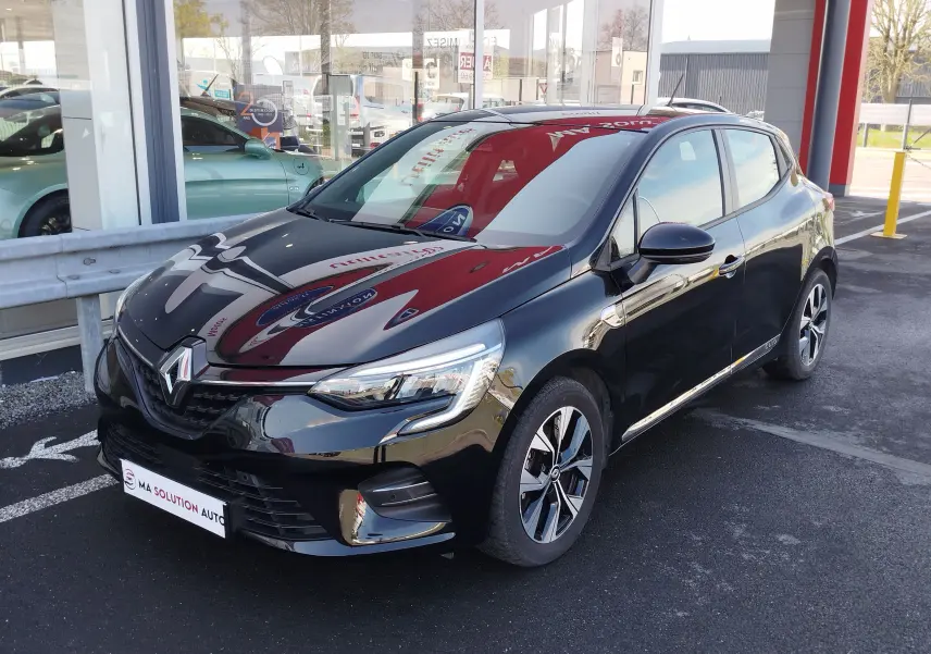 Renault Clio 1.6 E-Tech noir étoile vue 3/4 avant droit, avec jantes alliage et calandre distinctive brillante.