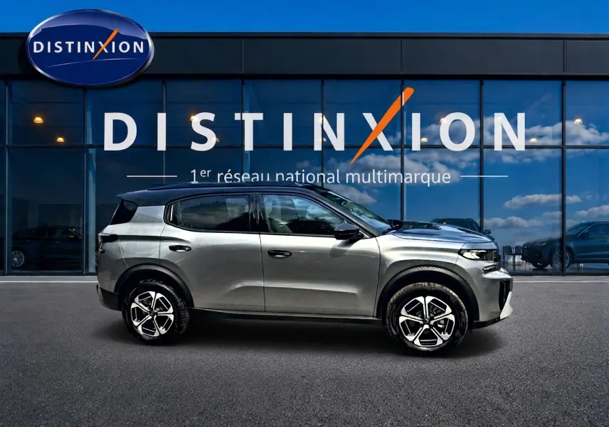 Profil droit du Citroën C3 Aircross gris mercury 2026, avec jantes alu et vitres arrière teintées.
