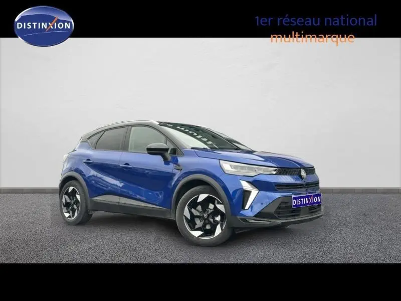 Renault Captur 2025 hybride bleu Iron avec toit noir, vue 3/4 avant mettant en valeur ses jantes alu bicolores.