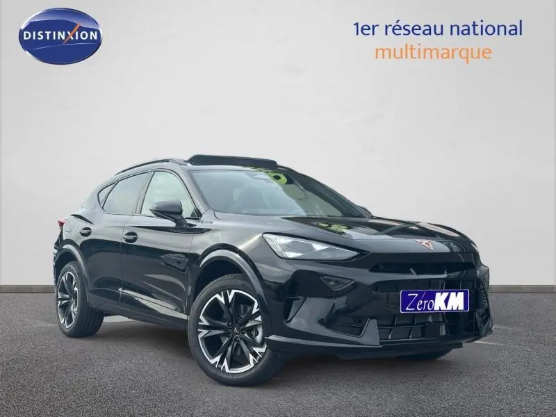 Vue 3/4 avant du CUPRA Formentor 2.0 TDI 150ch noir minuit métallisé avec jantes distinctives et calandre marquée.