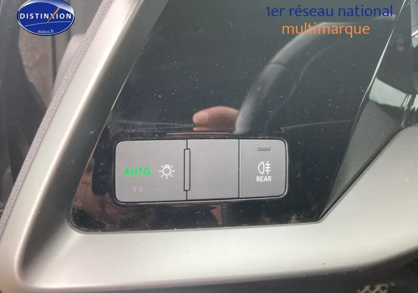 Gros plan sur les commandes d'éclairage intérieures d'une Audi A3 Sportback noire, version 40 TFSI 2021.