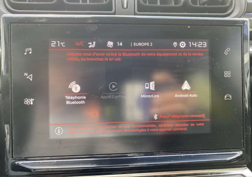 Écran tactile central de la Citroën C3 2019 affichant les options Bluetooth, MirrorLink et Android Auto.