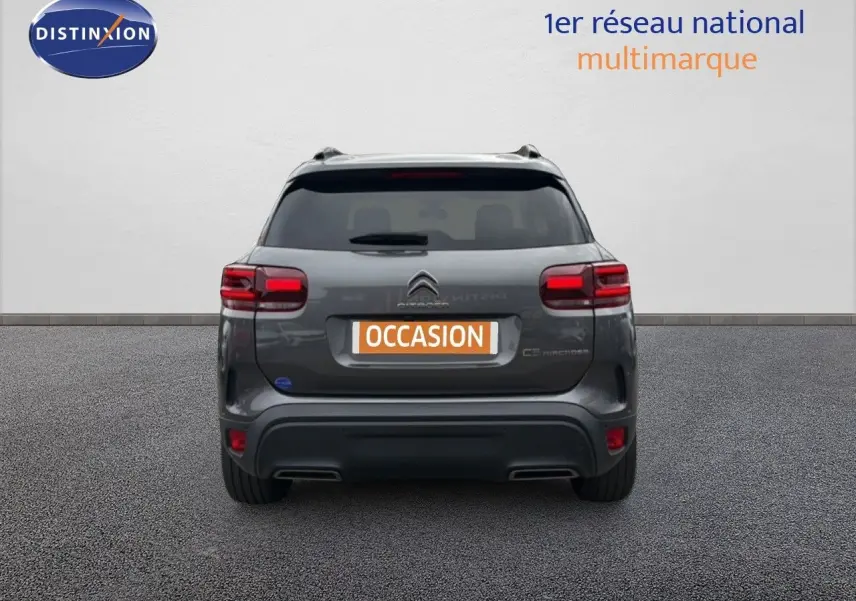 Vue arrière d'un Citroën C5 Aircross gris platinium de 2022 avec feux LED et plaque "OCCASION" visible.