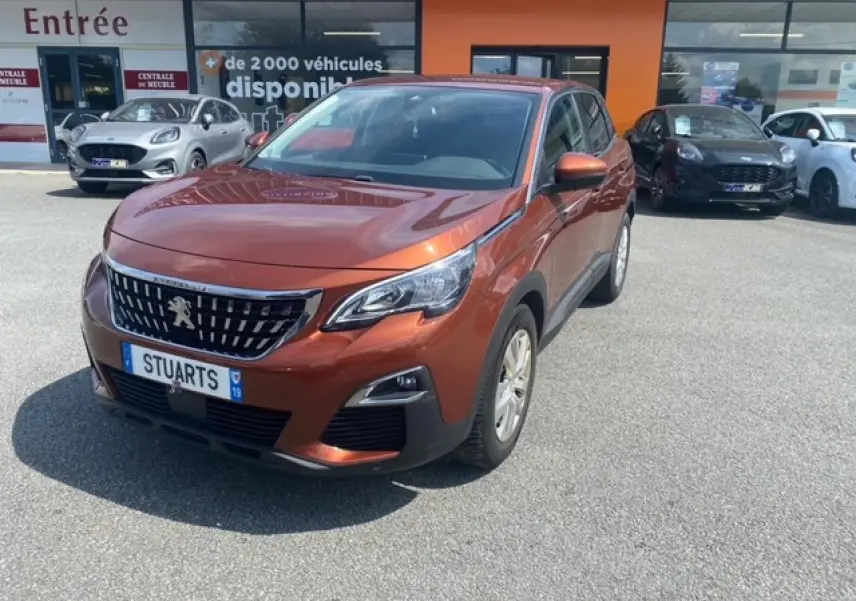 Peugeot 3008 2019 métallisée Copper vue 3/4 avant droit avec calandre distinctive et feux LED diurnes.