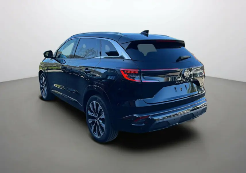Vue 3/4 arrière droite du Renault Austral E-Tech 200 en noir étoilé avec feux arrière LED distinctifs.