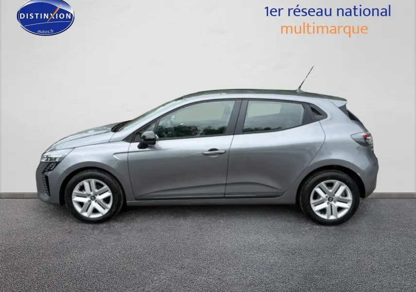 Profil côté gauche d'une Renault Clio V gris schiste, avec jantes alliage et antenne de toit visible.
