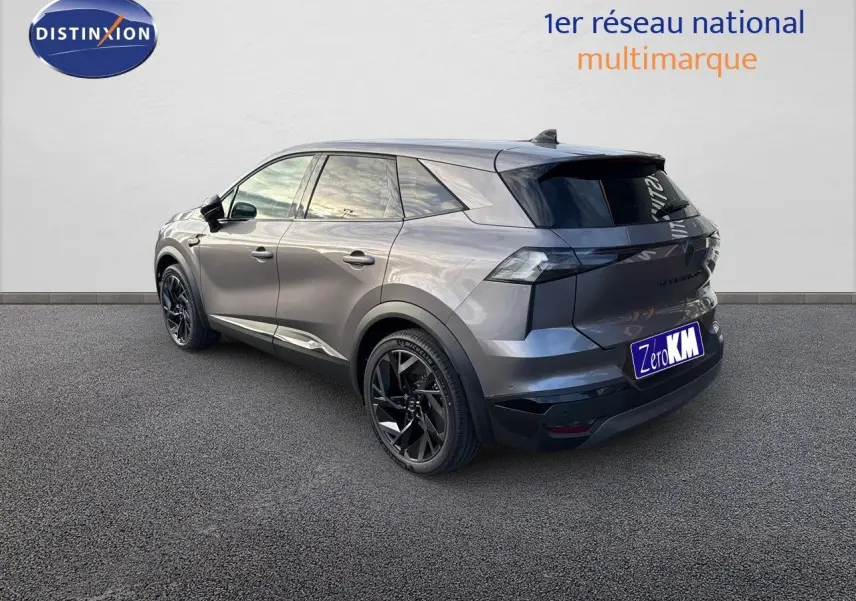 Renault Symbioz gris cassiopée métal vu en 3/4 arrière droit avec jantes noires et vitres teintées.