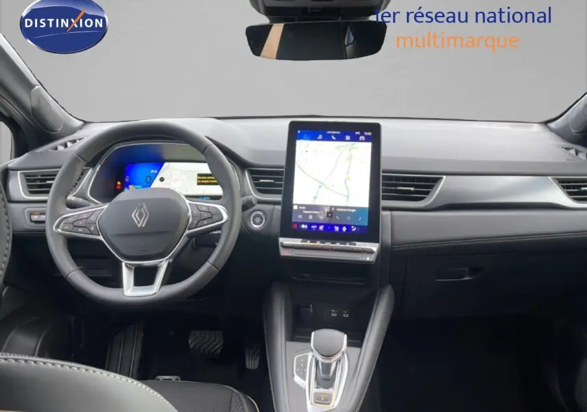 Vue intérieure avant du Renault Symbioz 2025 noir étoile métal, avec écran central tactile et volant multifonction.