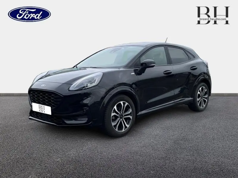 Vue 3/4 avant droite du Ford Puma noir agate métallisé avec jantes alliage et phares LED.