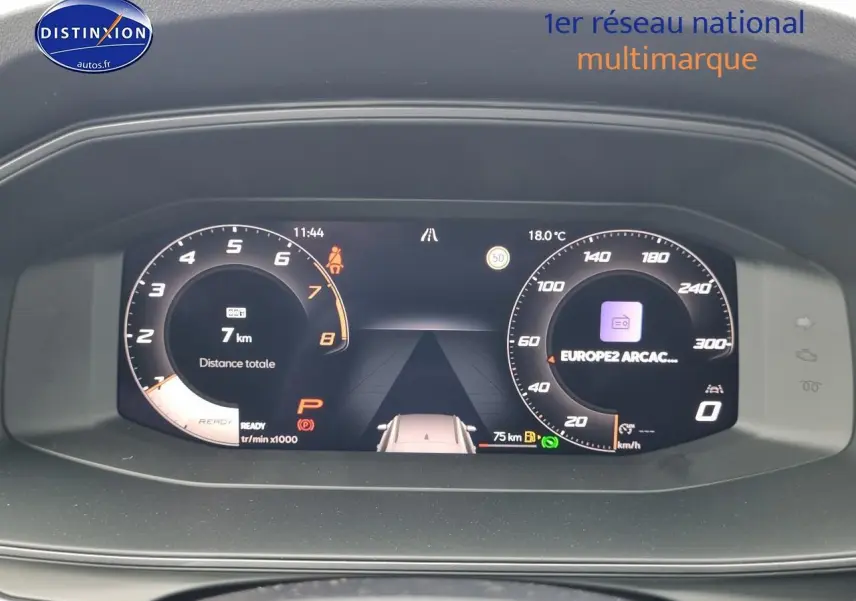 Tableau de bord numérique du CUPRA Formentor 1.5 etsi hybrid 2025 affichant compte-tours et vitesse en km/h.