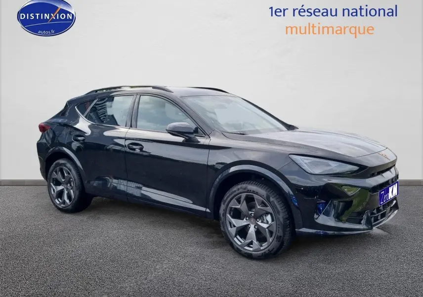 CUPRA Formentor 1.5 etsi hybrid 2025 en noir Midnight, vue 3/4 avant avec jantes alu 18 pouces.