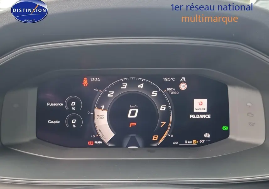 Tableau de bord numérique du CUPRA Formentor 2025 affichant compte-tours, vitesse et informations de conduite.