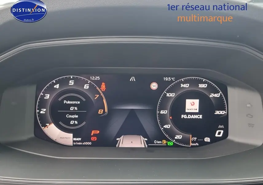 Tableau de bord numérique du CUPRA Formentor 2025 affichant compte-tours et vitesse en mode stationnaire.